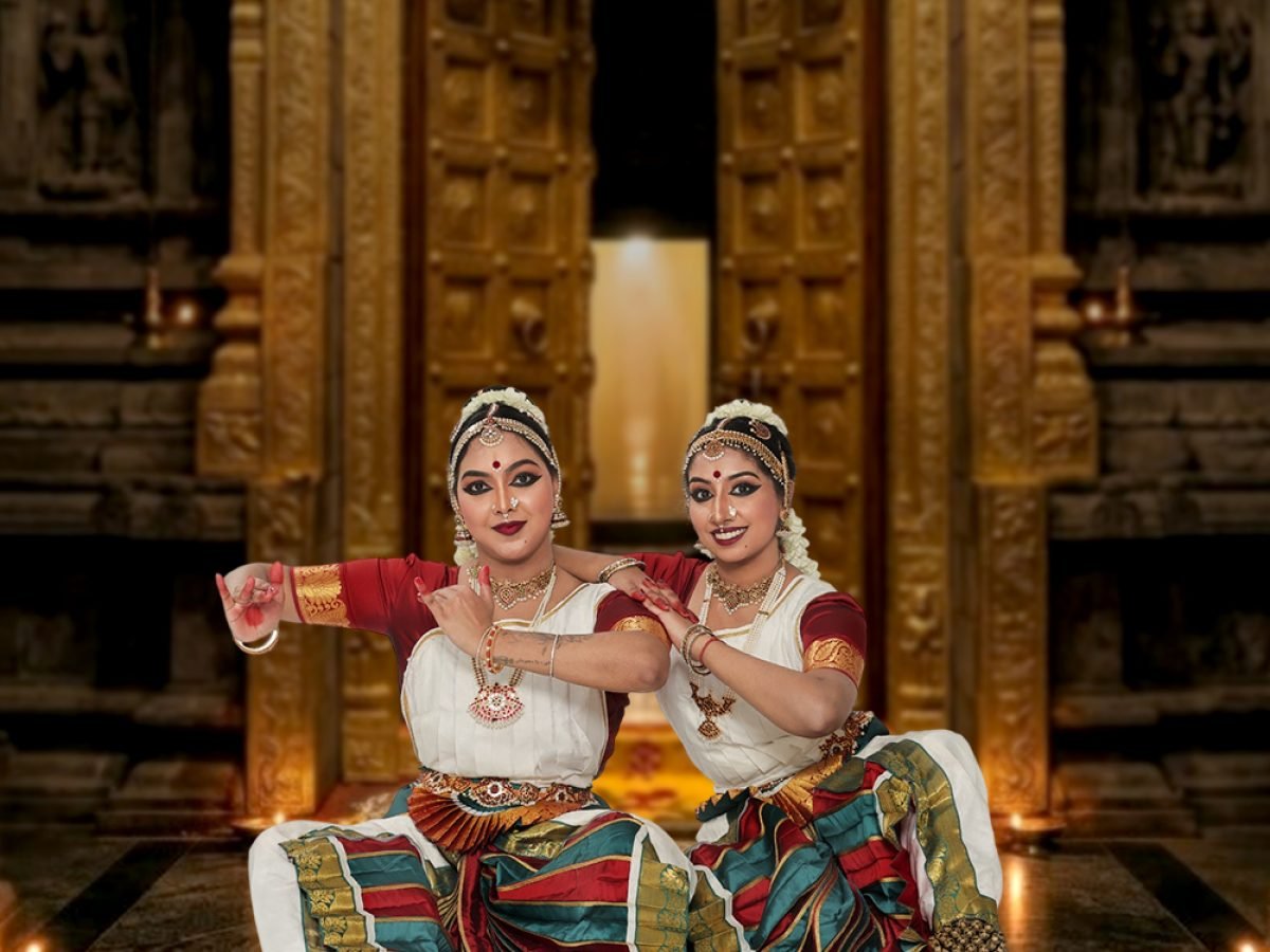 Sharuni & Mithursha 03.jpg